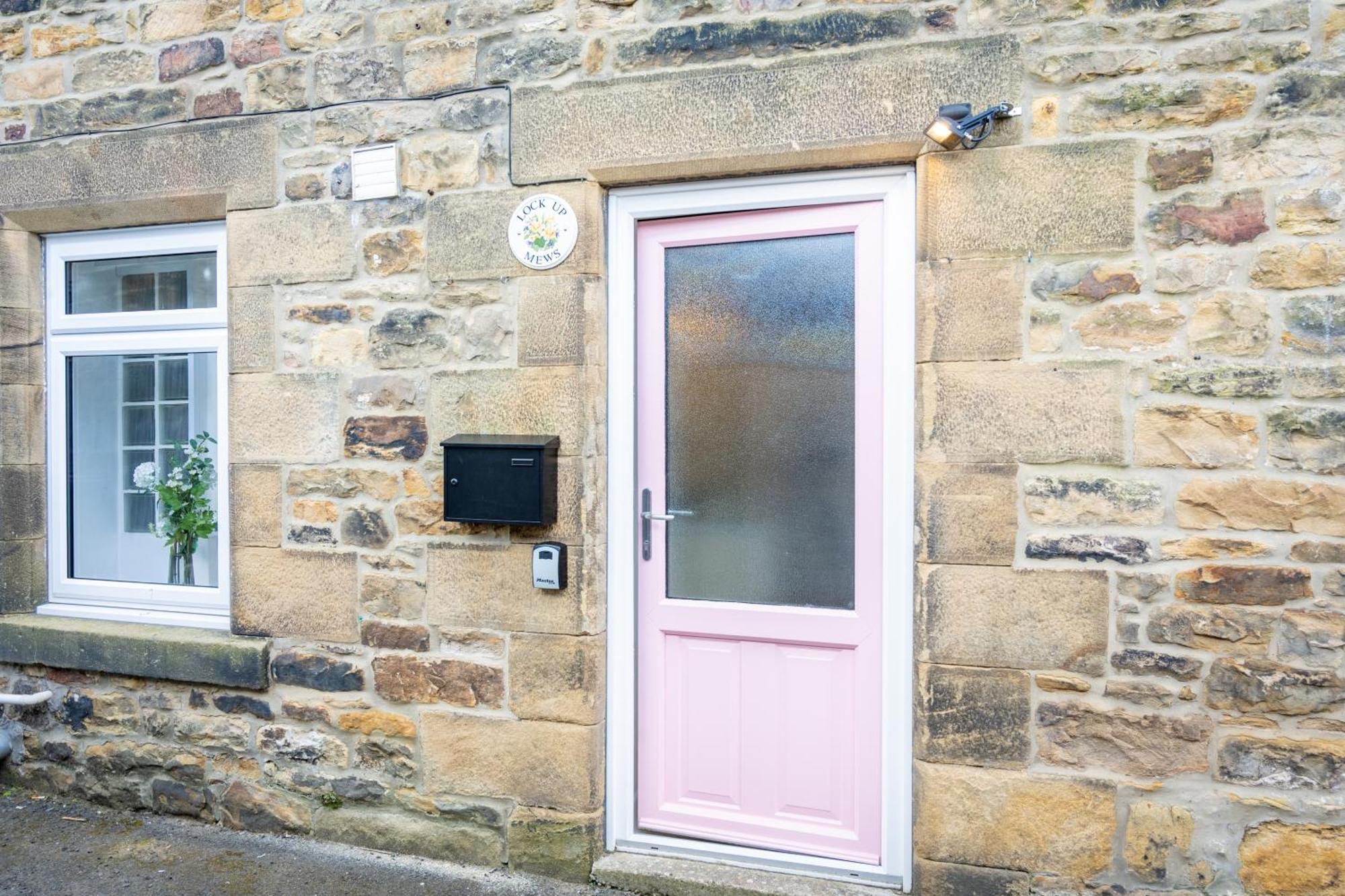 Northern Hideaways, Lockup Mews
